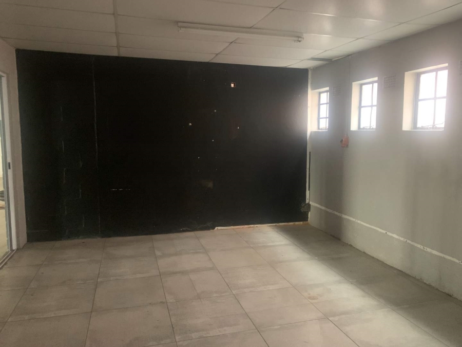 To Let Commercial Property for Rent in Oakdale Western Cape